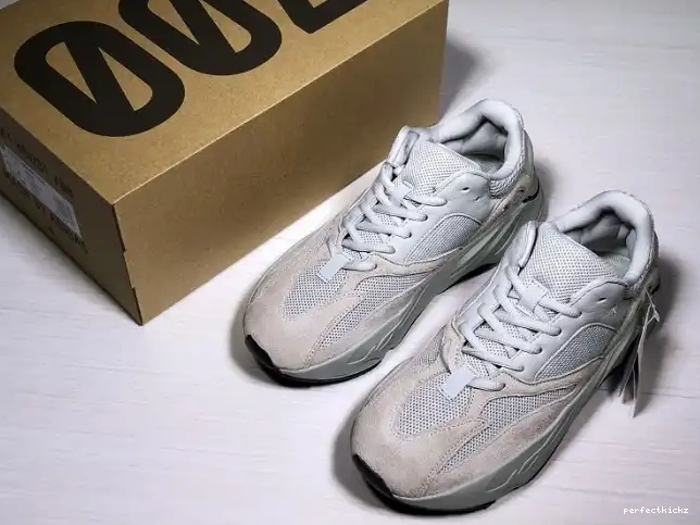 v2 Yeezy Adidas 700 Salt Boost EG7487 0513